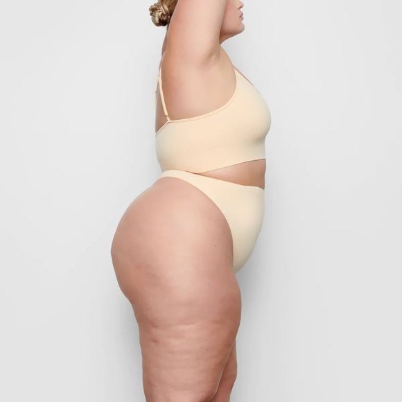 L/XL SKIMS Seamless Sculpt Mid Waist Thong - NWOB - Picture 3 of 7
